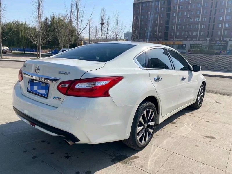 泰安17年日產天籟8