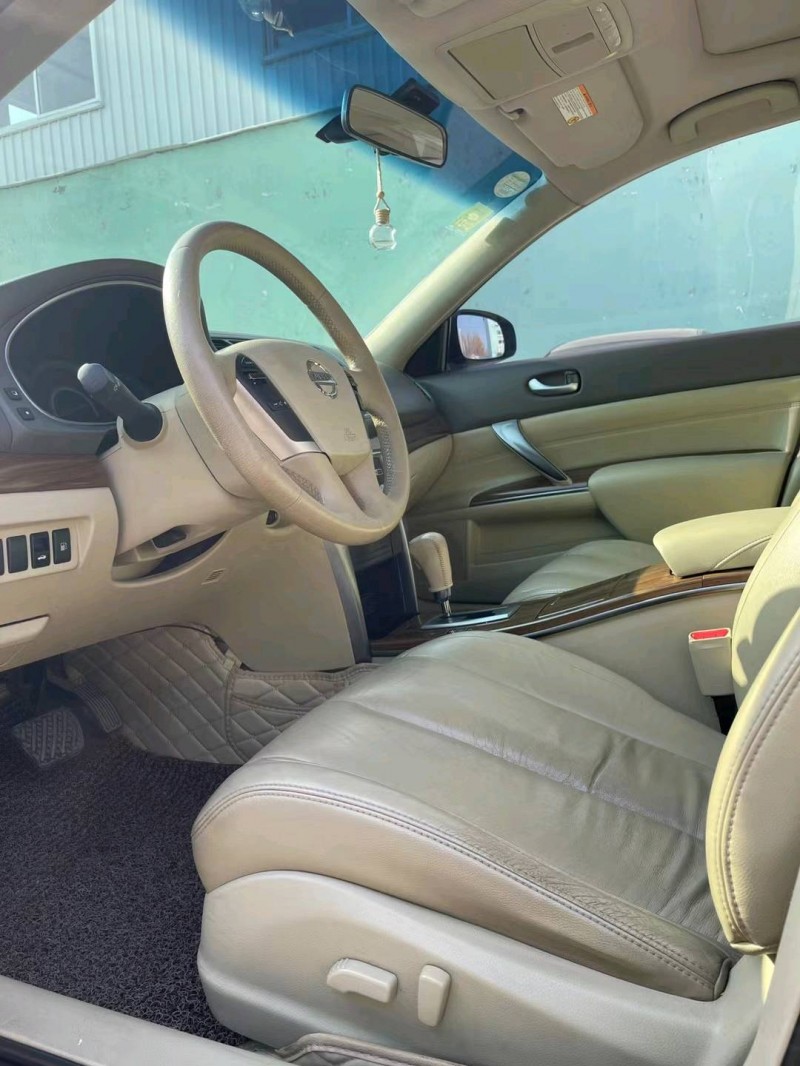 青岛12年日产天籁4