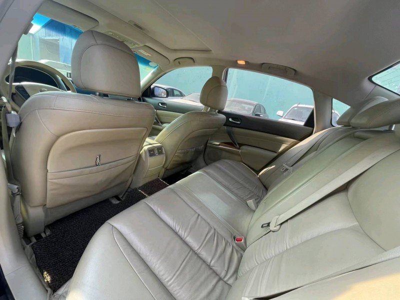 青岛12年日产天籁5