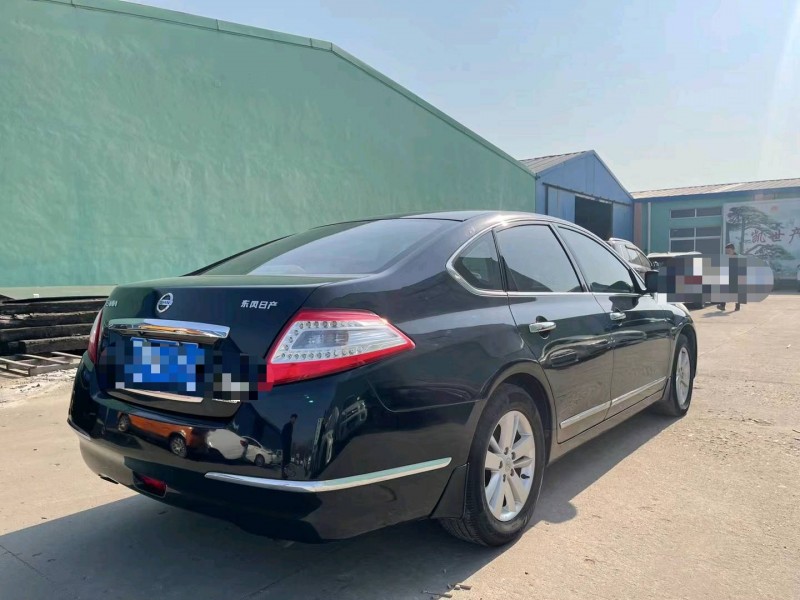 青岛12年日产天籁8