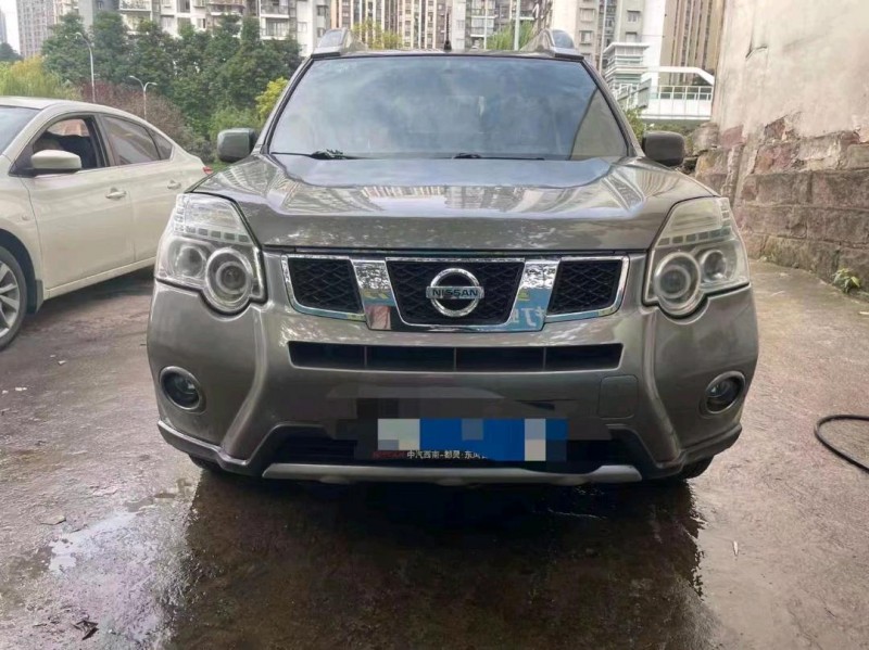重慶12年日產奇駿8
