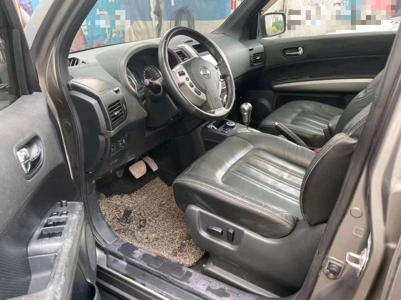重慶12年日產奇駿6