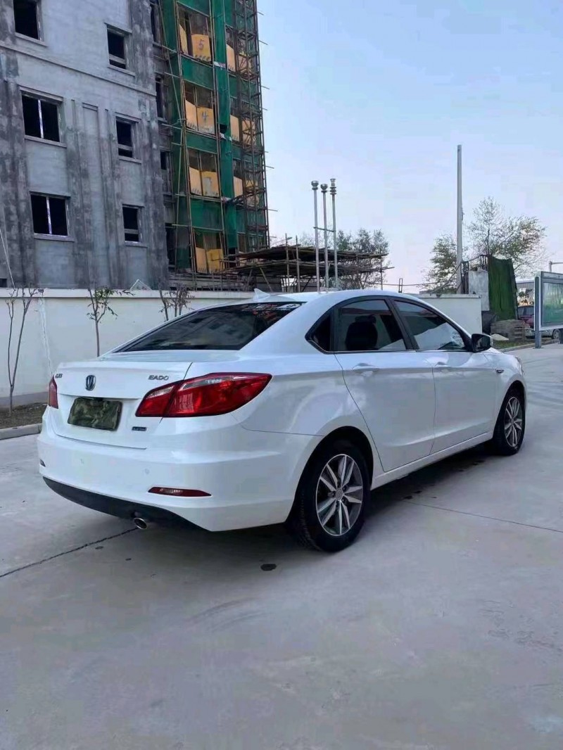 濟寧17年長安汽車逸動8