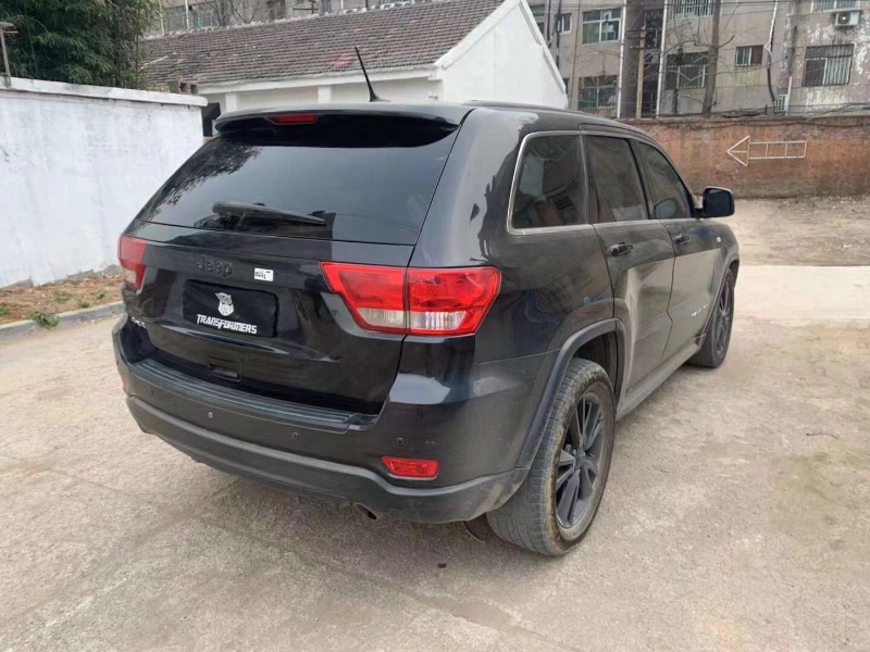 青島12年Jeep大切諾基8