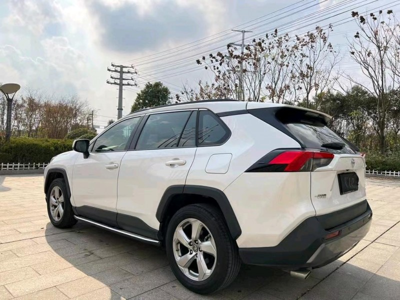 鹽城21年豐田RAV4榮放8