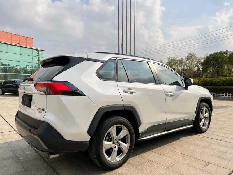 鹽城21年豐田RAV4榮放9