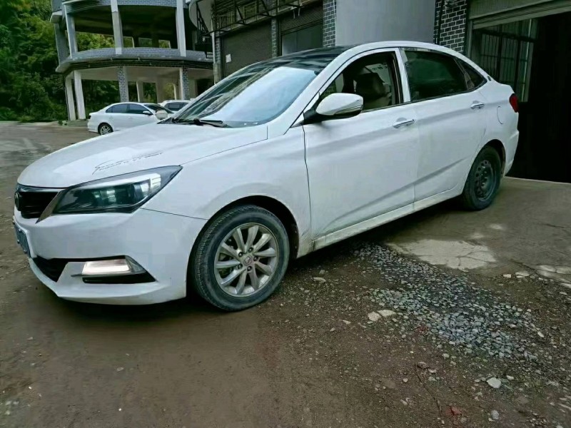 貴陽17年長安汽車悅翔V76