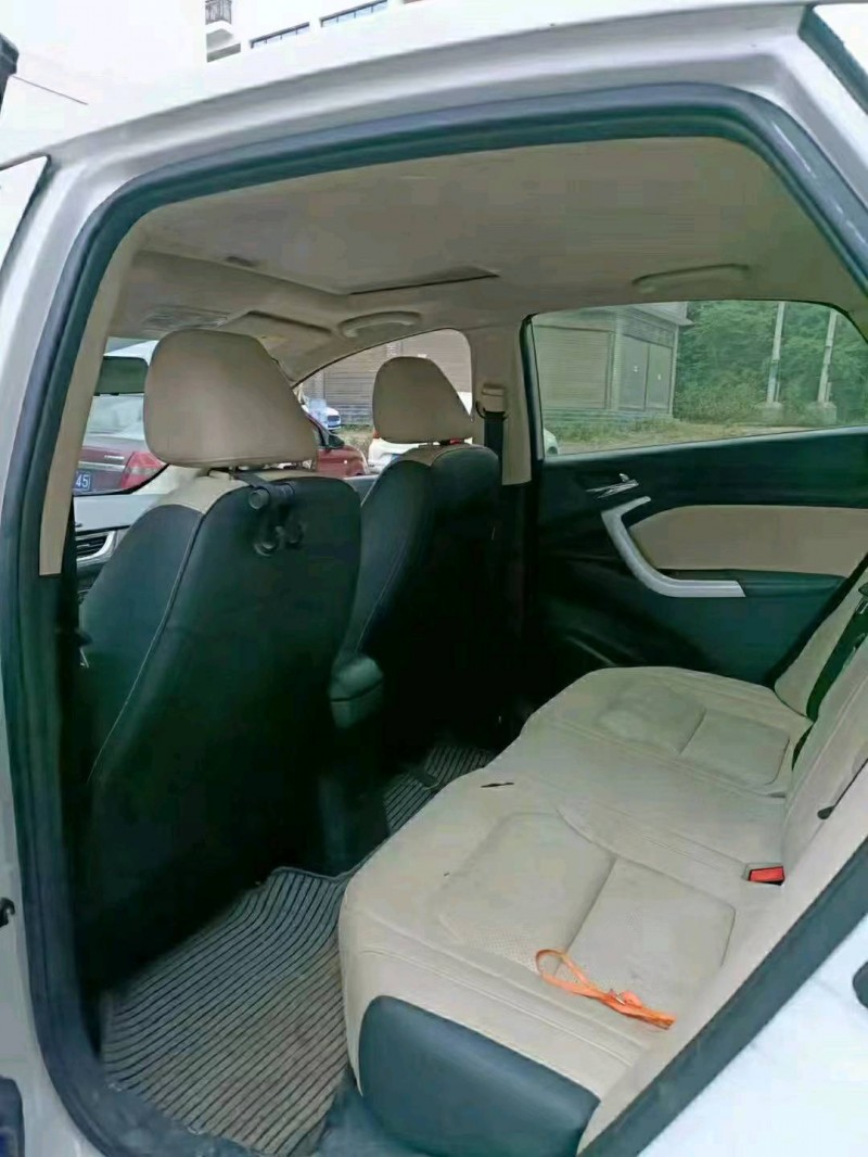 貴陽17年長安汽車悅翔V78