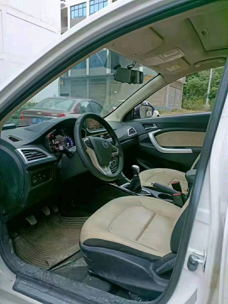貴陽17年長安汽車悅翔V79