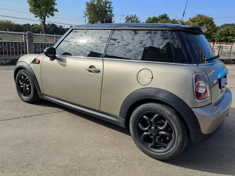 廣州11年寶馬MINI4