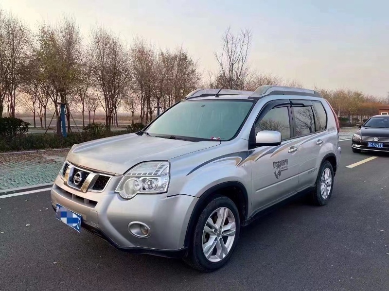 東營12年日產奇駿2
