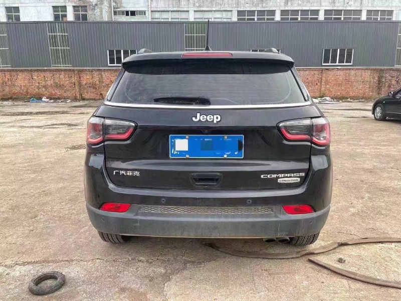 紹興18年Jeep指南者5