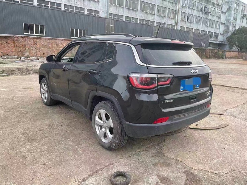 紹興18年Jeep指南者8