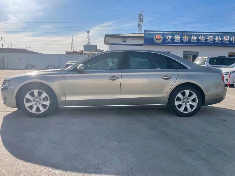 天津12年奧迪A8L7