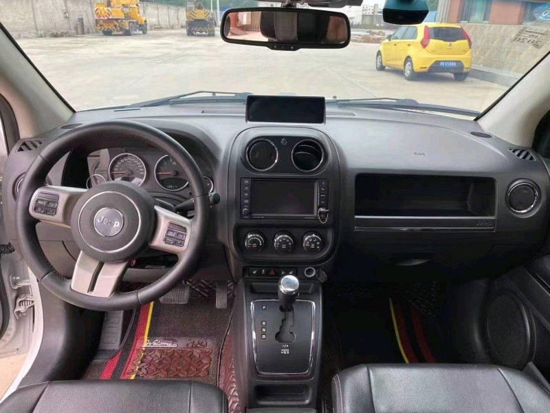 天津13年Jeep指南者8