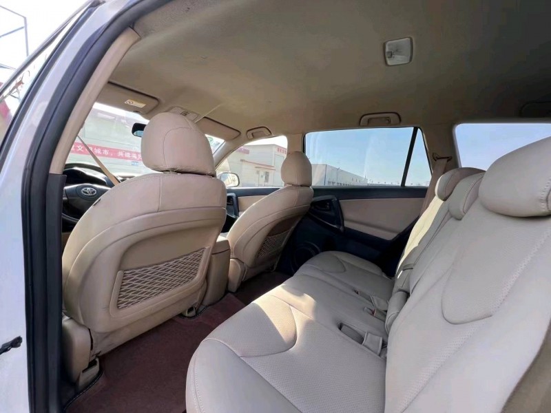 包頭13年豐田RAV44