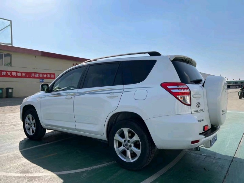 包頭13年豐田RAV47