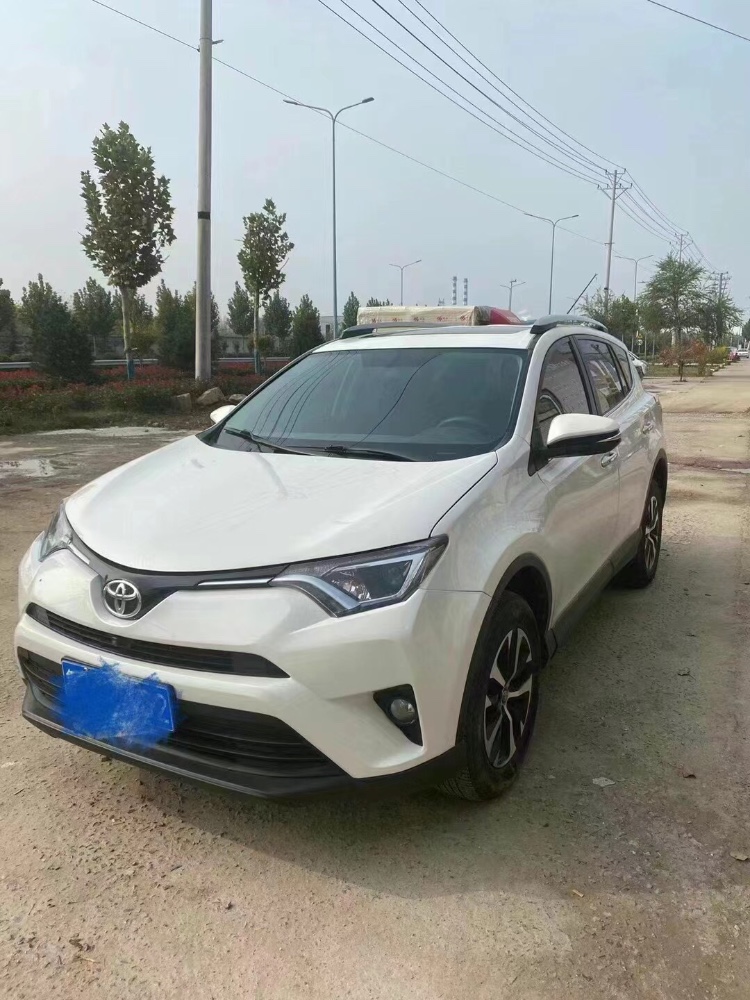 東營17年豐田RAV4榮放2