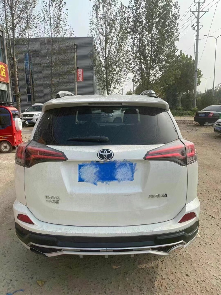 東營17年豐田RAV4榮放8
