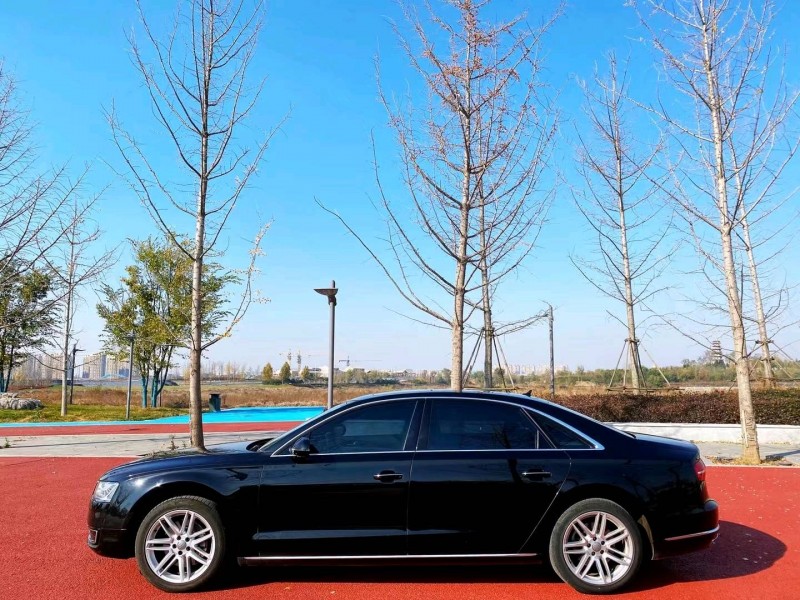 煙臺17年奧迪A8L4