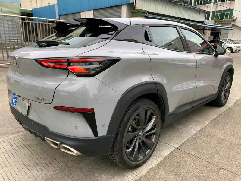 中山20年長安汽車UNI-T5