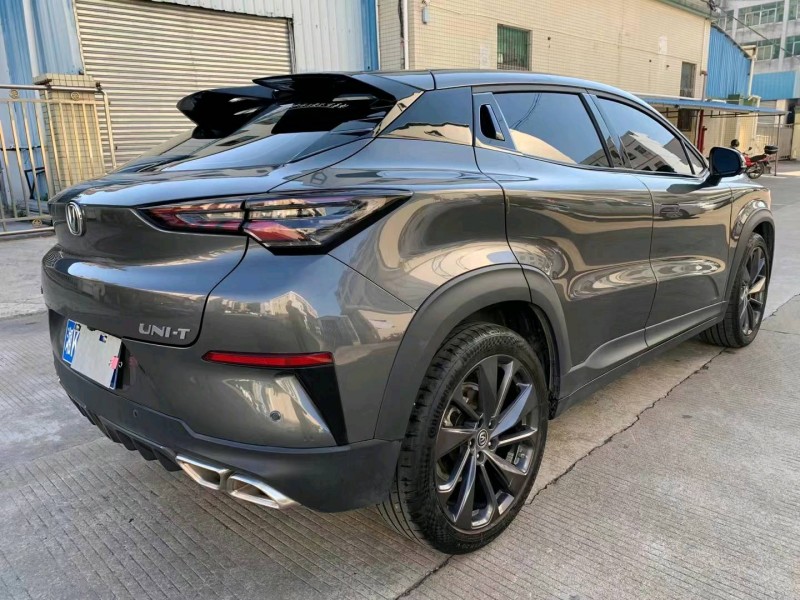 中山20年長安汽車UNI-T5