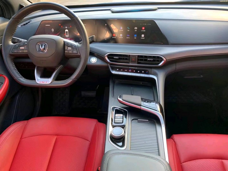 中山20年長安汽車UNI-T8