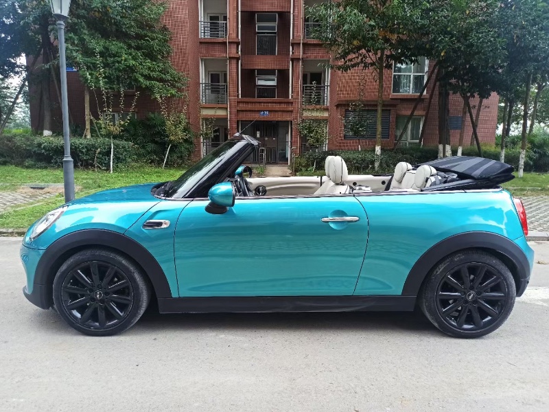 成都18年寶馬MINI8