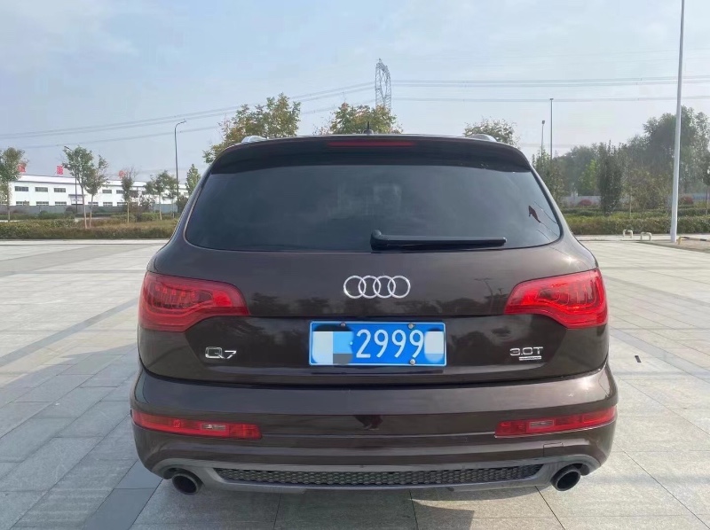 濟寧11年奧迪Q75
