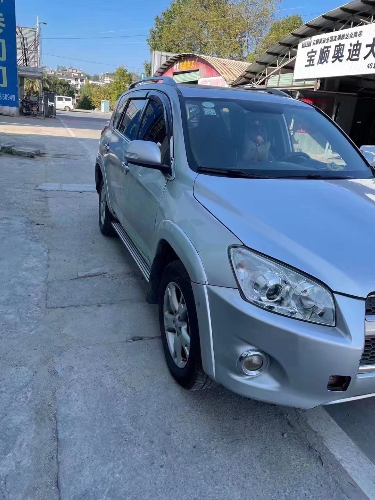 贛州13年豐田RAV42