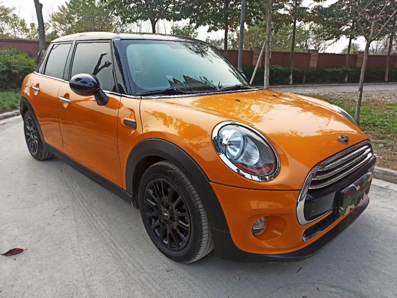 成都17年寶馬MINI7