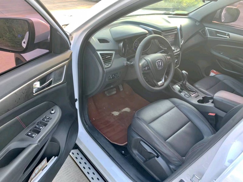 宜昌17年長安汽車CS756