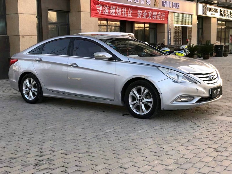 保定11年現代索納塔八2