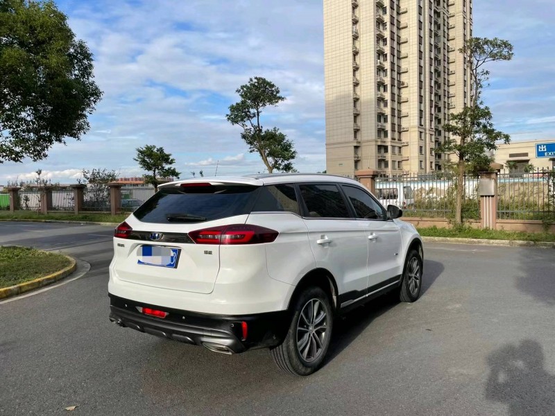 上海18年吉利博越8