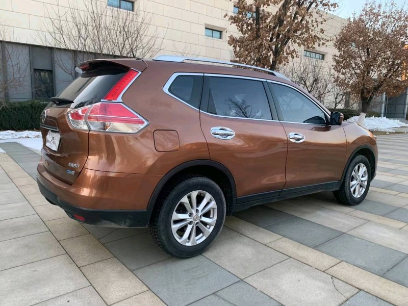 沈陽14年日產奇駿5