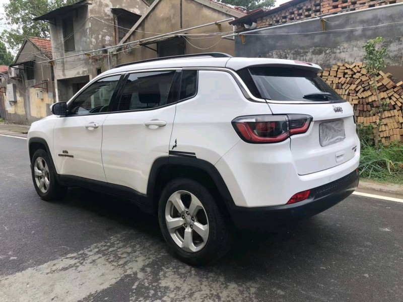 濟寧17年Jeep指南者8