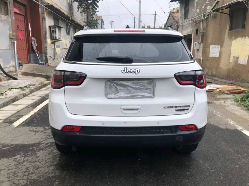 濟寧17年Jeep指南者9