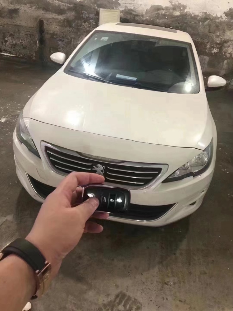 重庆16年标致4084