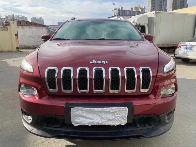 煙臺17年Jeep自由光1