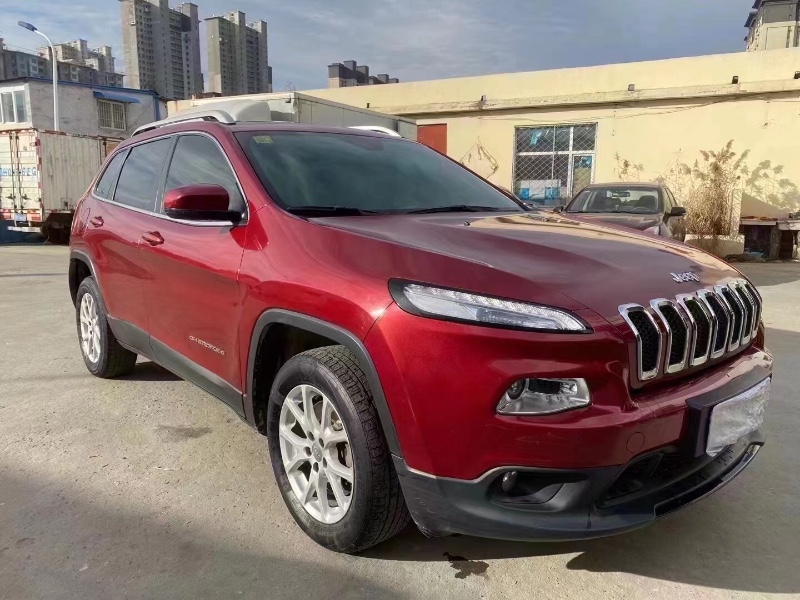 煙臺17年Jeep自由光2