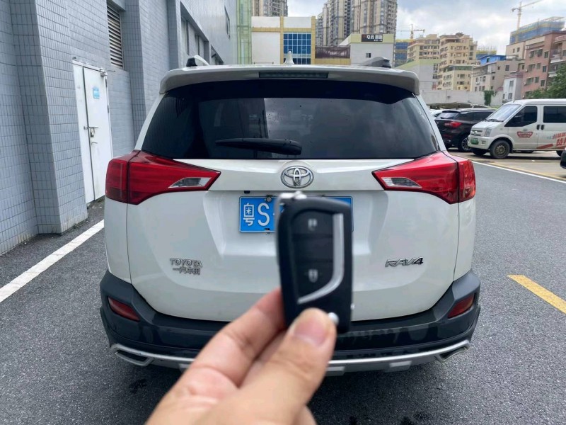 廣州16年豐田RAV4榮放5