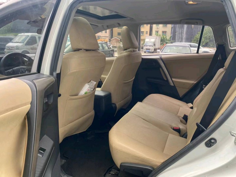 廣州16年豐田RAV4榮放9