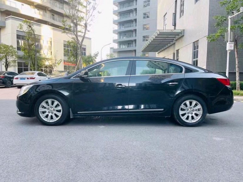 东莞14年别克君越8