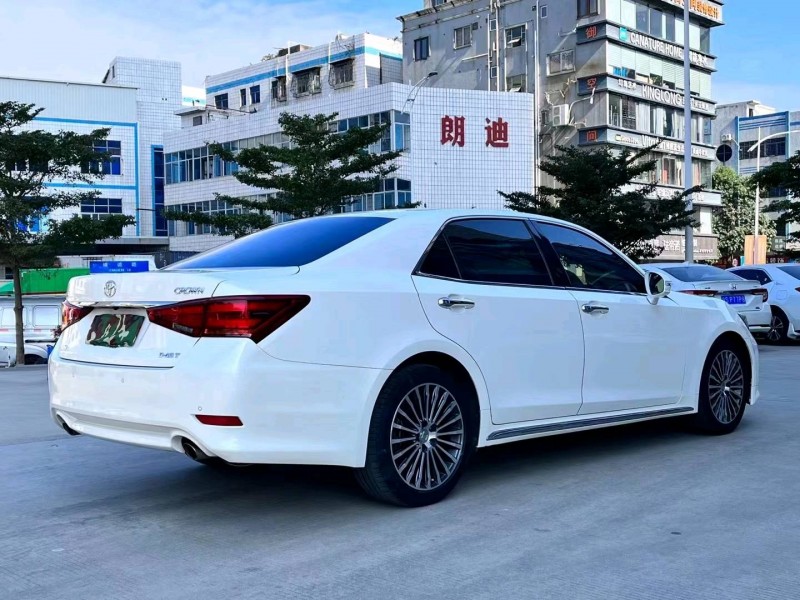 東莞18年豐田皇冠8