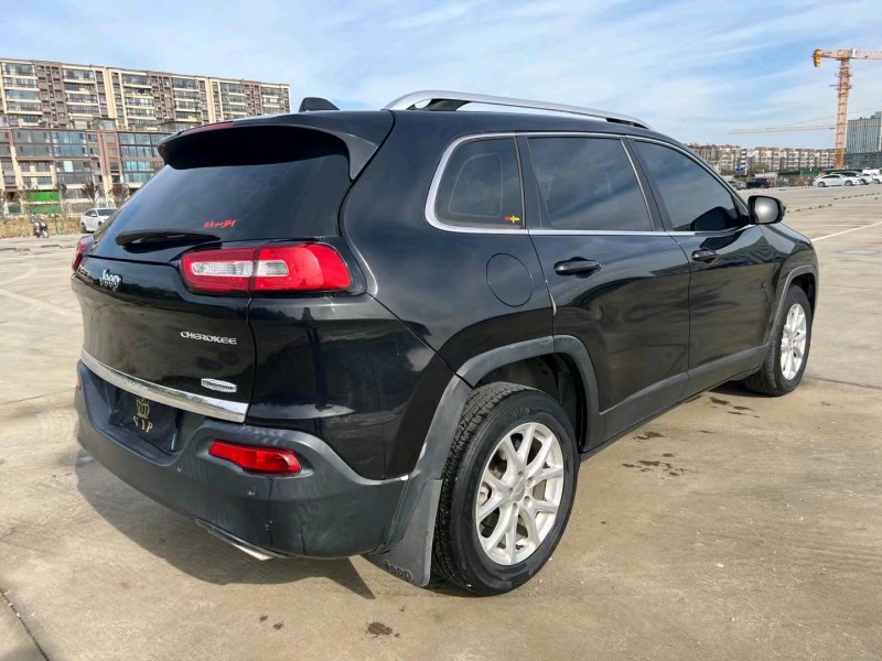 鹽城16年Jeep自由光9