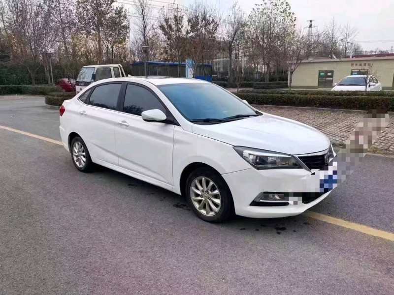 濰坊15年長安汽車悅翔4