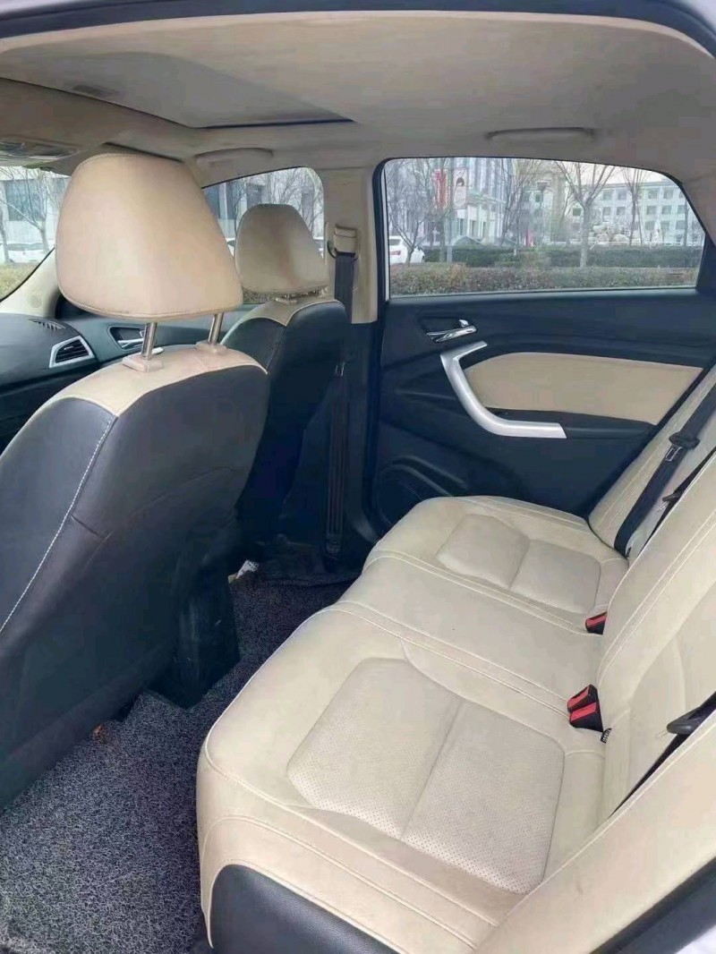 濰坊15年長安汽車悅翔6