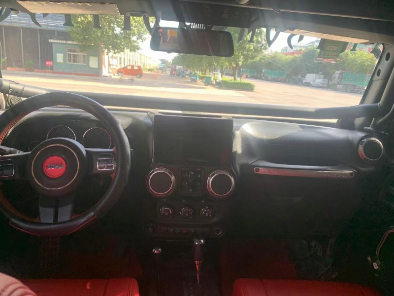 濟寧11年Jeep牧馬人5