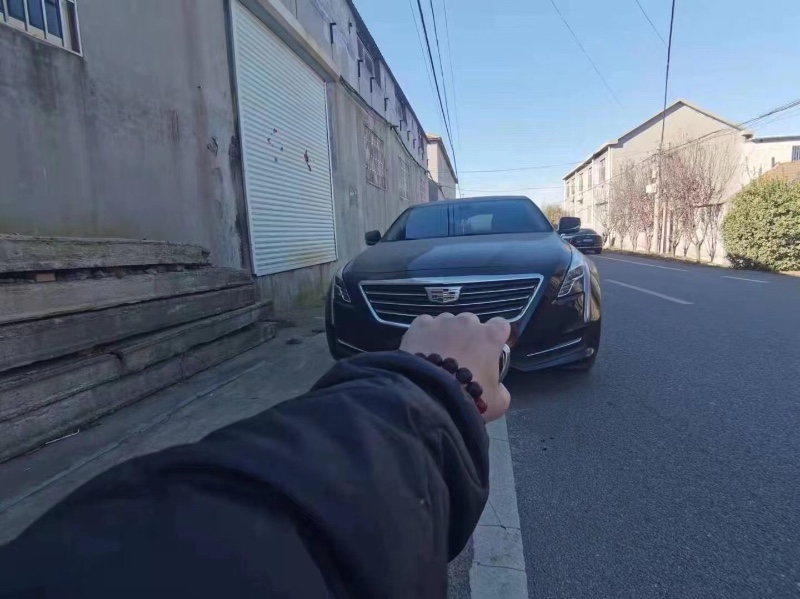 青島18年凱迪拉克CT61