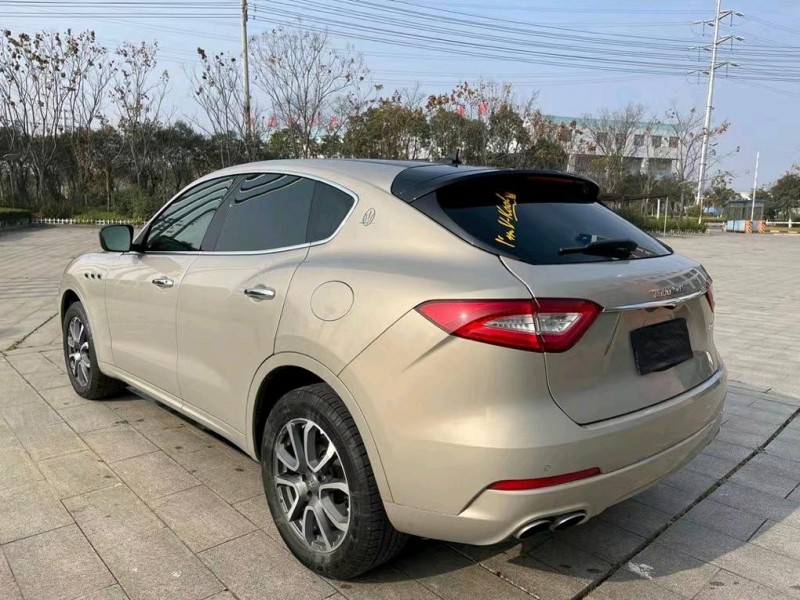 鹽城17年瑪莎拉蒂Levante8